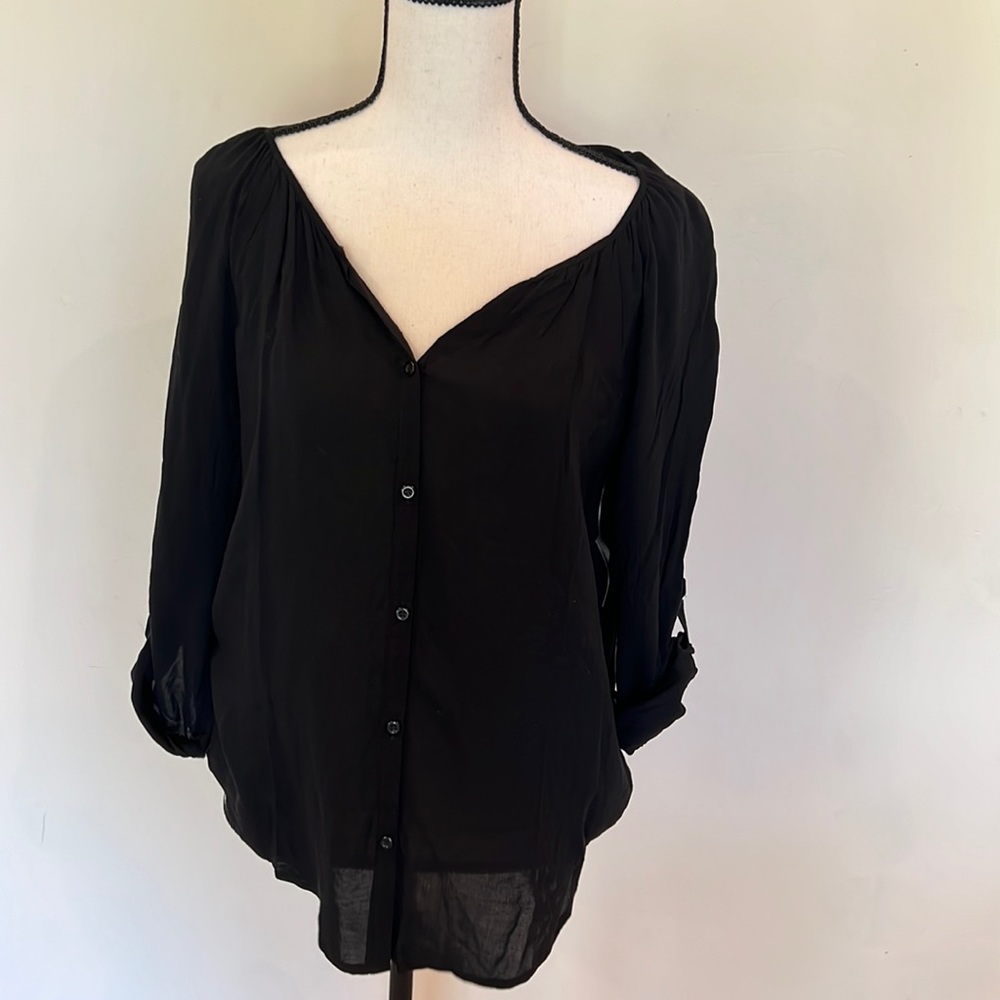Blouse with adjustable sleeve length